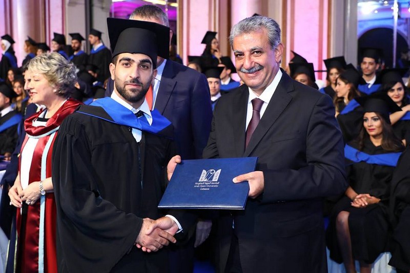 سمو الأمير طلال بن عبد العزيز يرعى حفل تخرج الجامعة العربية المفتوحة  في مركز البيال